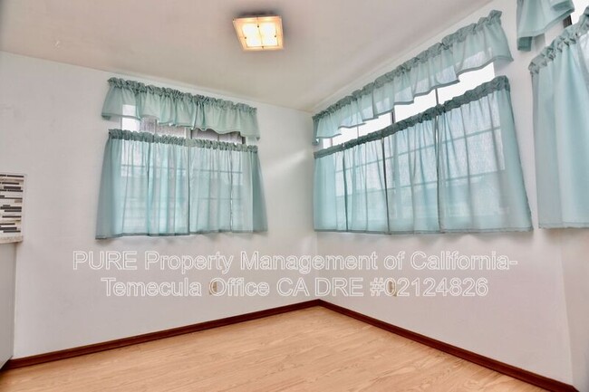 Building Photo - 488 Bancroft Glen