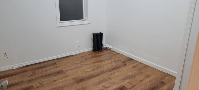 Foto del edificio - 31-31 104th St