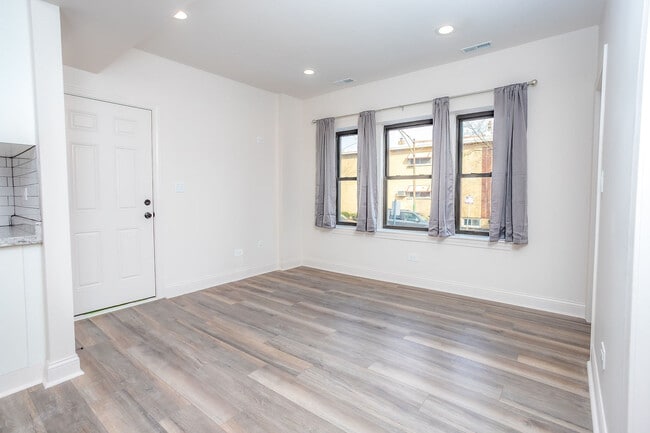 Building Photo - 3056 S Keeler Ave