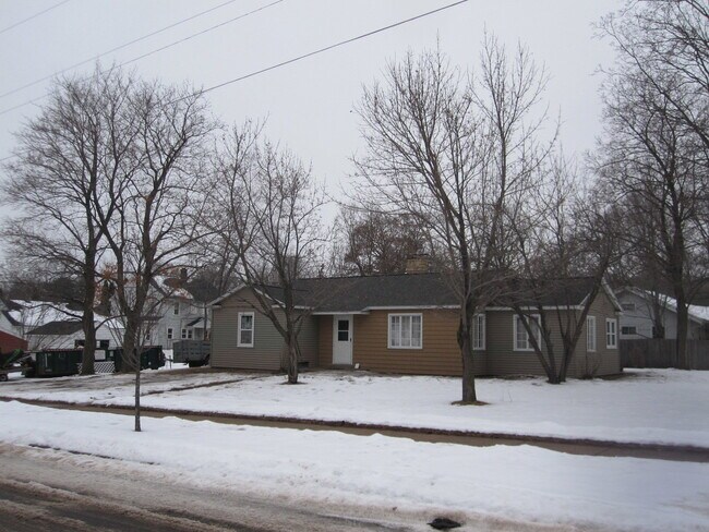 Foto del edificio - 3 Bedroom, 1 Bathroom Home in Third Ward with Large Yard, Garage, & Central Air