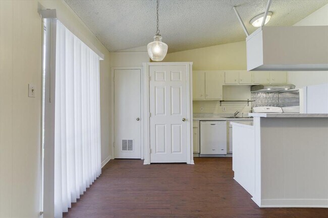 Foto del edificio - 612 W 51st St
