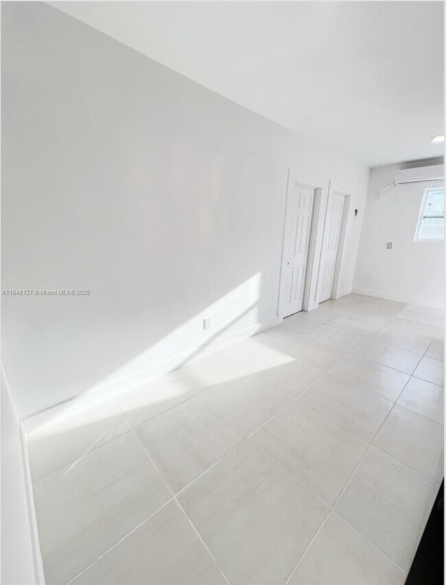 Foto del edificio - 711 E Melrose Cir