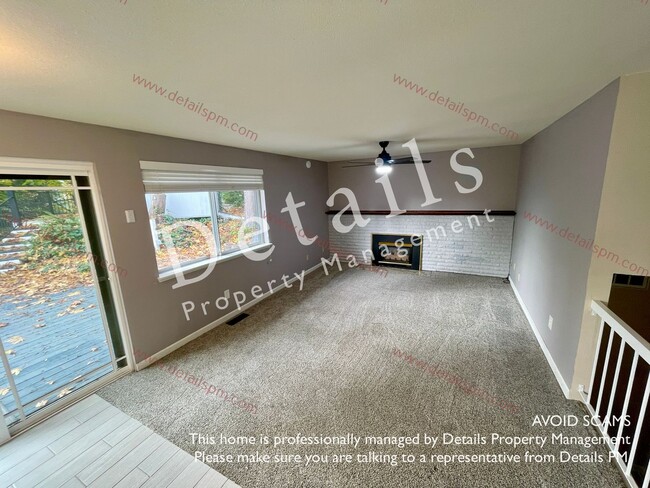 Foto del edificio - **APPLICATIONS PENDING ** 3 BR Home with S...