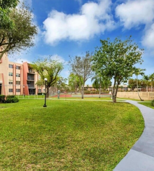 Building Photo - 13715 Kendale Lakes Cir