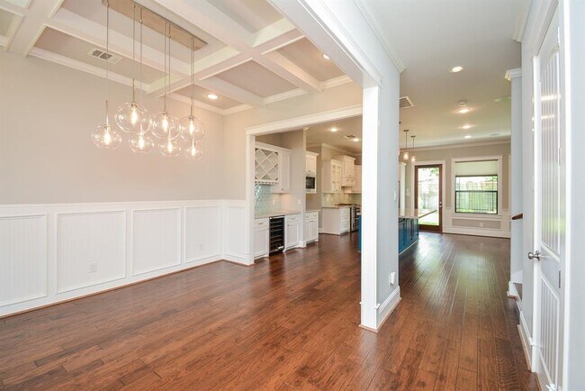Building Photo - 1515 Martin St