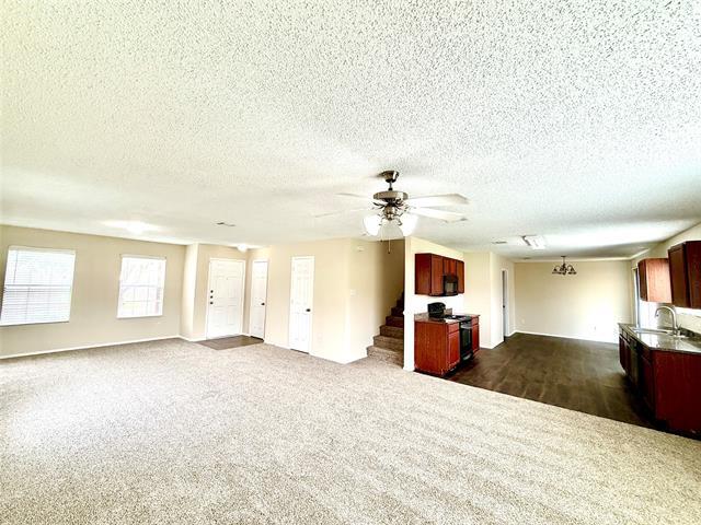 Foto del edificio - 2024 Kings Forest Dr