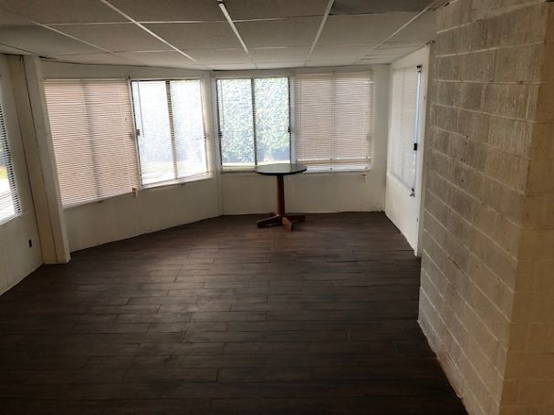 Foto del edificio - 9820 Park St