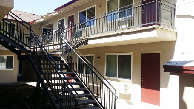 Building Photo - Walnut Tree Manor