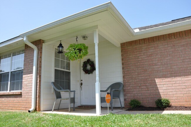 Foto del edificio - 403 Redbud Cir