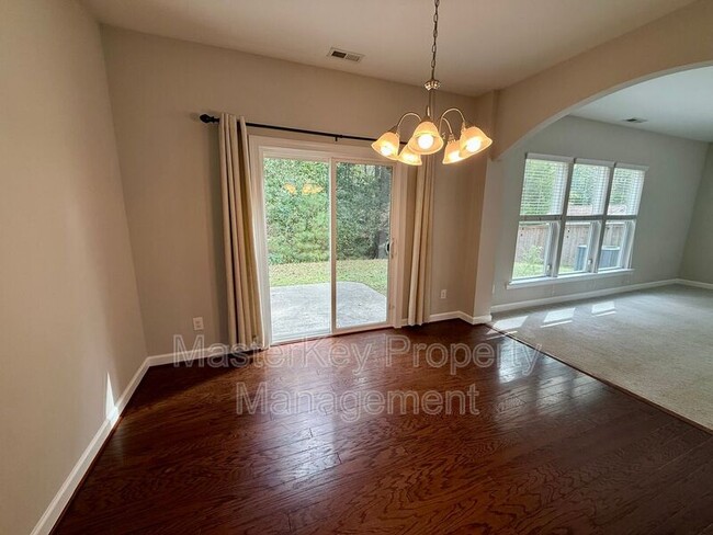 Building Photo - 450 Jerome Rd