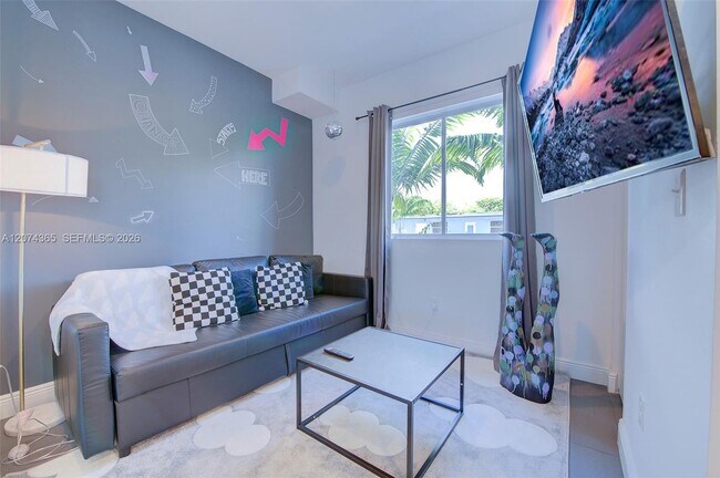 Foto del edificio - 346 NW 35th St