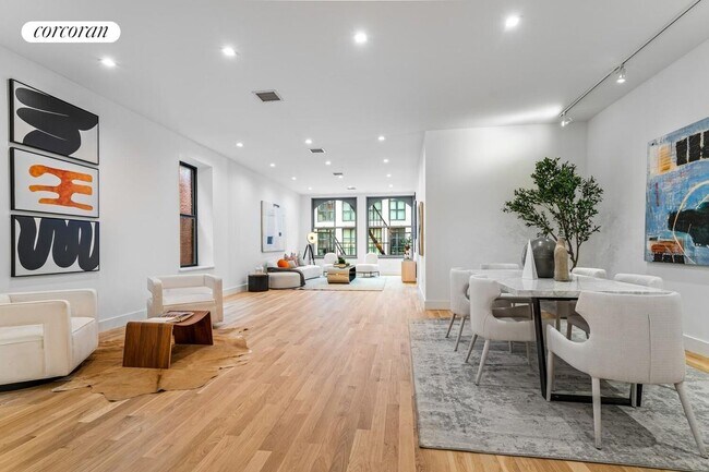 Foto del edificio - 228 W Broadway