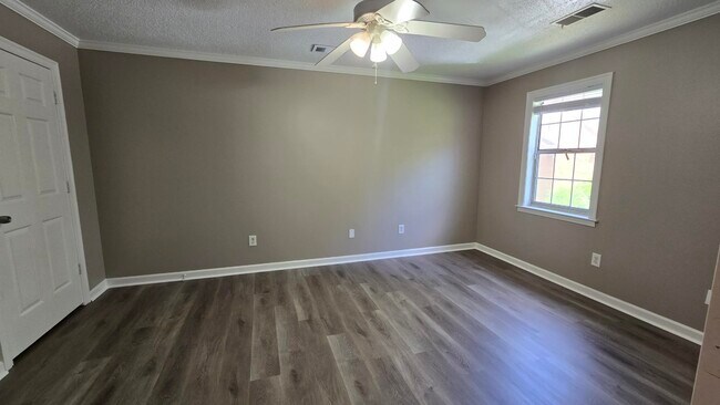 Building Photo - 258 Lombardy Pl