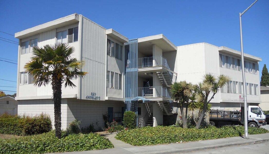Primary Photo - 527 N Amphlett Blvd