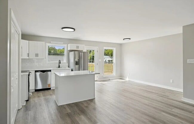 Foto del edificio - 2438 Sowell Mill Pike