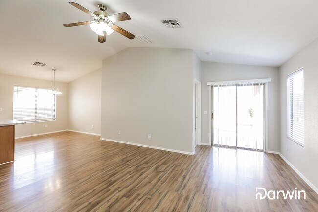Foto del edificio - 42586 W Sunland Dr