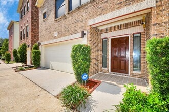 Building Photo - 3703 Main Plaza Dr