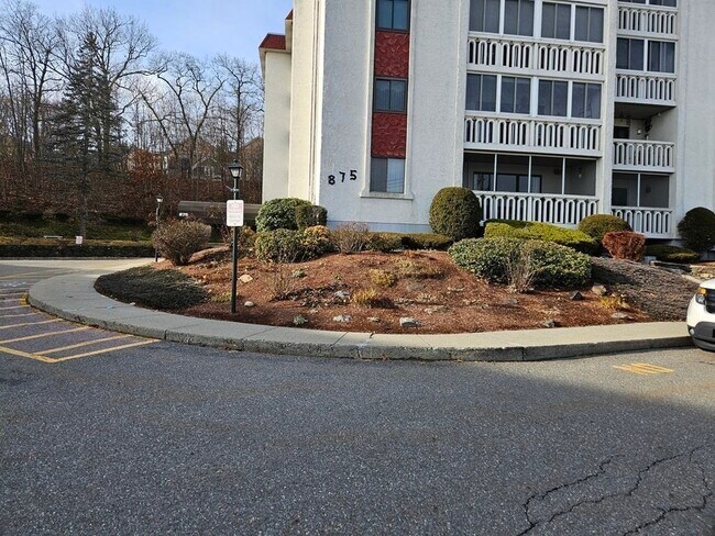 Building Photo - 875 John Fitch Hwy