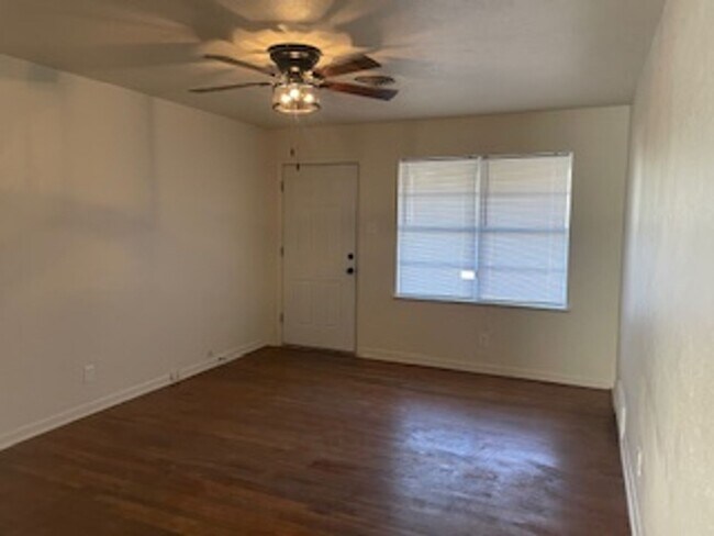 Building Photo - 2/1/1 , 2 Blocks from TSU Campus