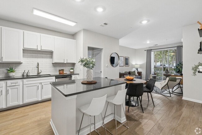 Building Photo - Luxe at 1820