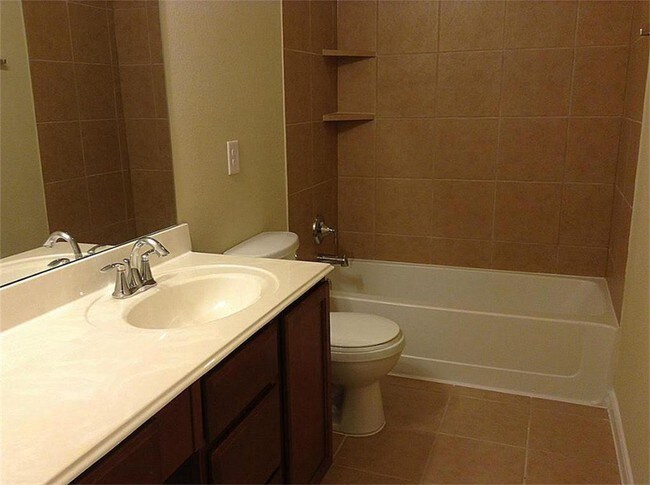 Foto del edificio - 16113 Sweetwater Fields Ln