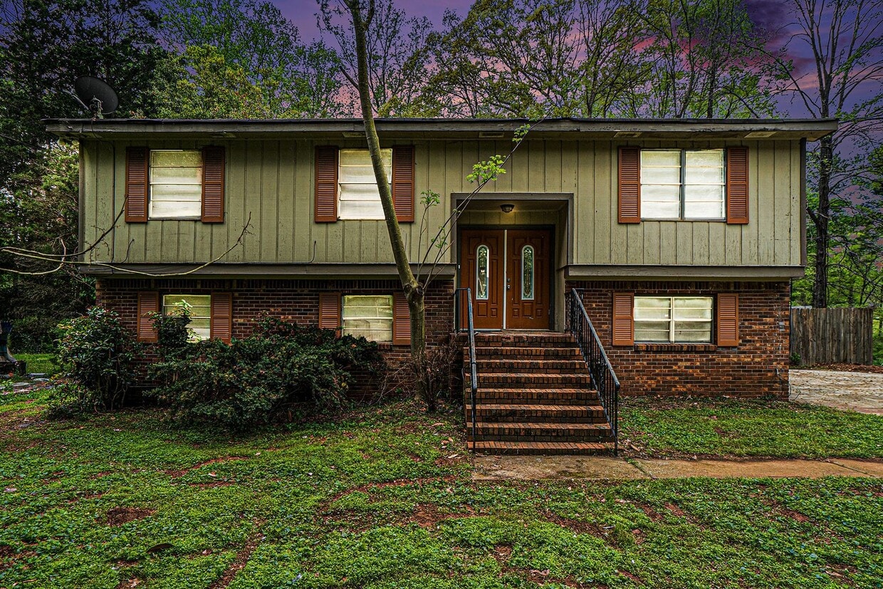Primary Photo - 5 Bedroom 3 Bathroom Home