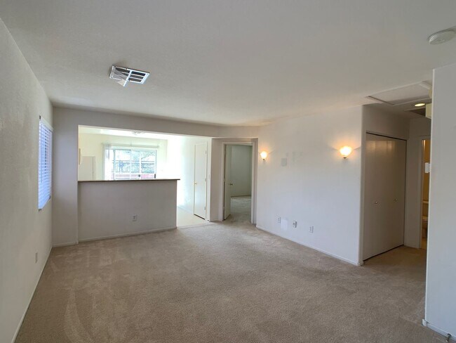 Building Photo - Single Story 2 bedroom 2 bath Home in Summ...