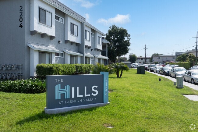 Entrada - The Hills at Fashion Valley