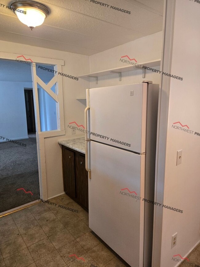 Building Photo - STATUS: AVAILABLE | R255G | $1750