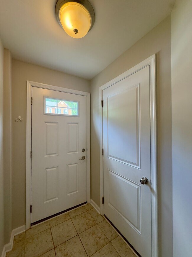 Foto del edificio - 1302 Dickinson Ct
