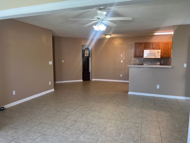 Building Photo - 3806 A Maypop Circle