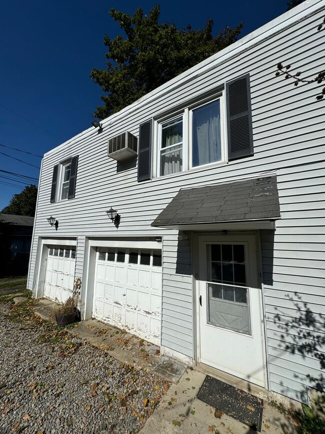 Building Photo - PARKLAND SCHOOLS-TWO BEDROOM Apartment w W...