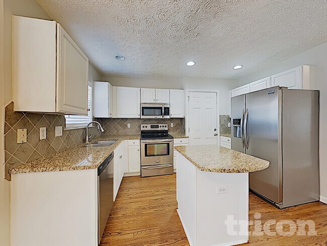 Foto del edificio - 429 Essex Park Cir