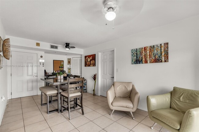 Foto del edificio - 2415 NW 16th Street Rd