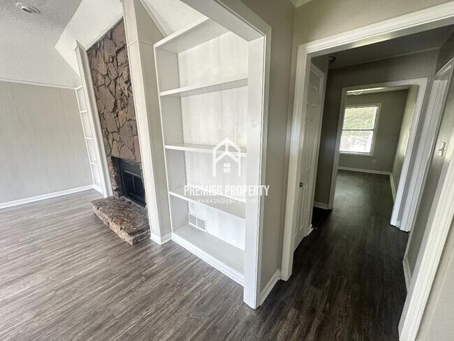 Building Photo - 4247 Moon Fall Way - Available NOW!