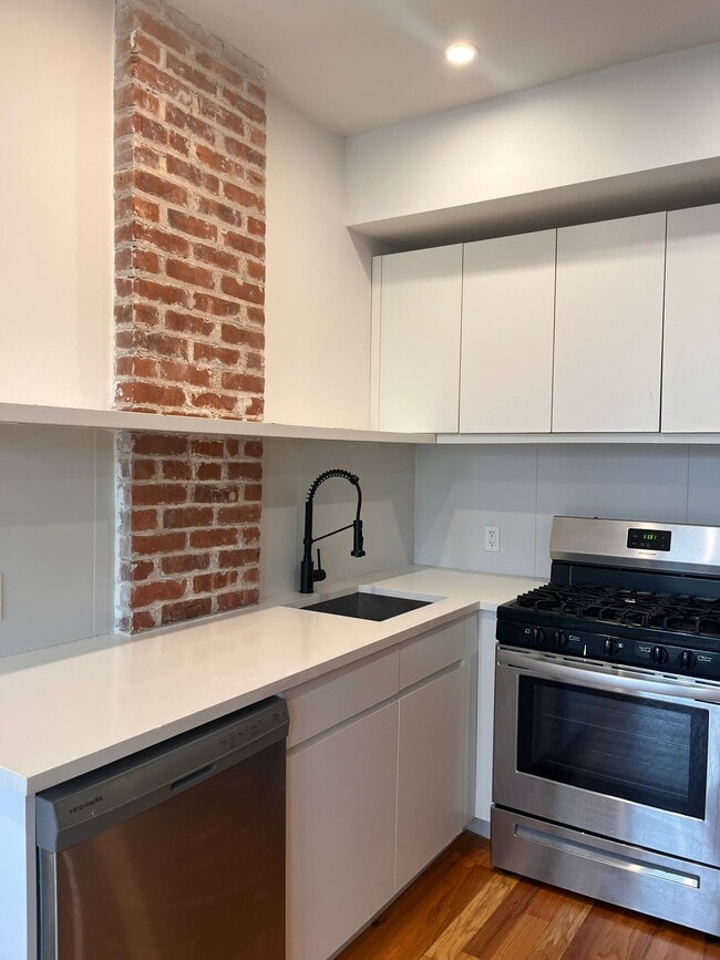 Building Photo - 568 Communipaw Ave