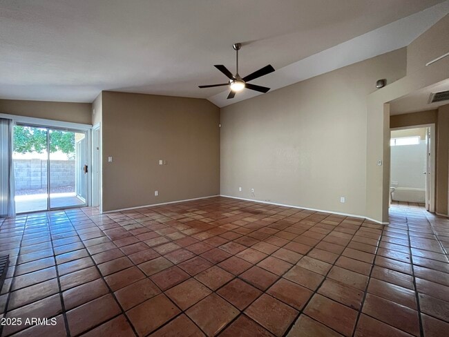 Building Photo - 3101 E Siesta Ln