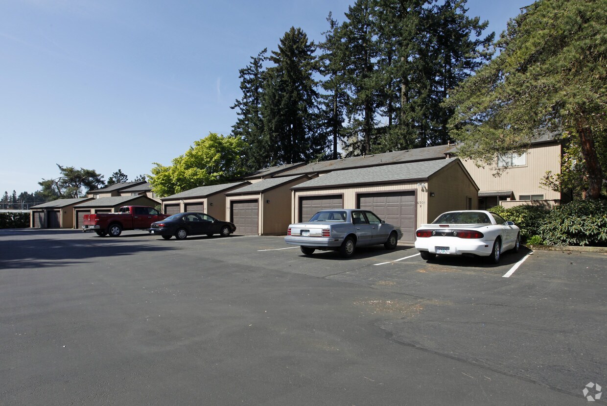 Courtside Manor Apartments in Salem, OR