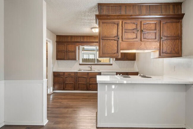 Building Photo - Charming 3-Bedroom Home with Modern Touche...