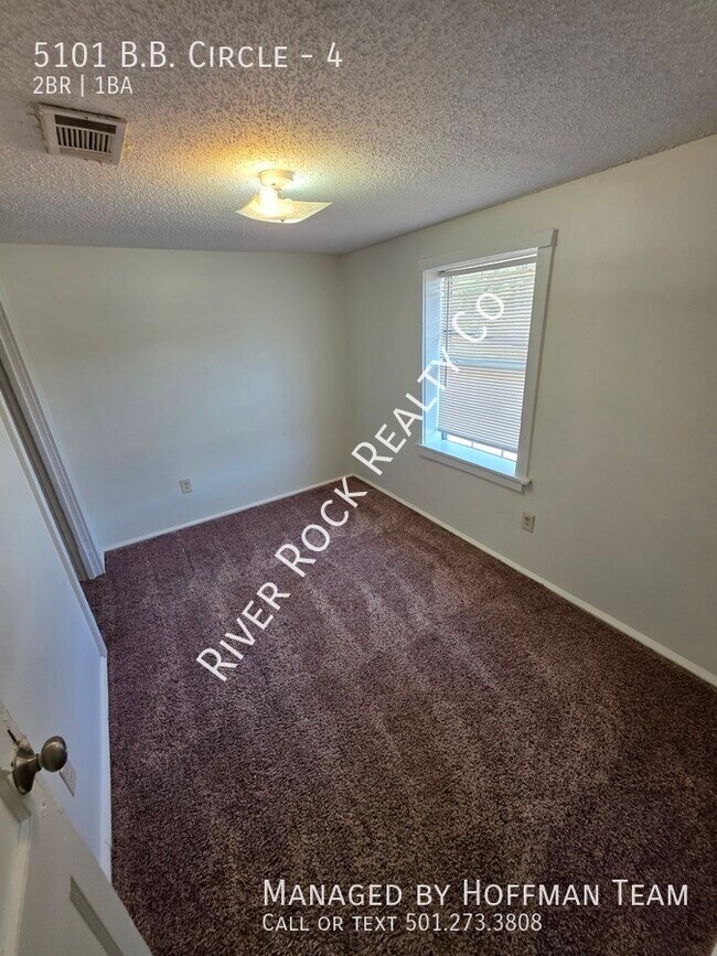 Foto del edificio - 5101 B.B. Circle-4