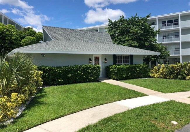 Building Photo - 2724 Vandiver Dr