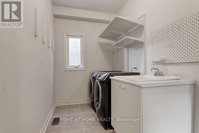 Building Photo - 57 Bayswater Ave