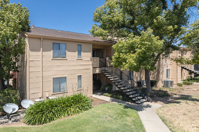 Foto del edificio - Ellis Lake Apartments