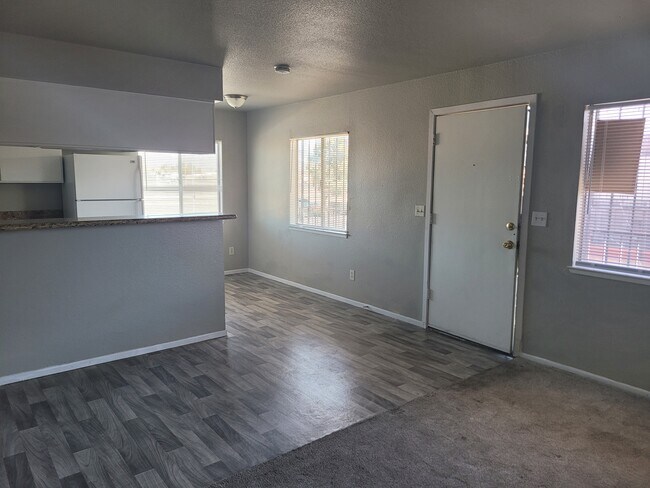 Building Photo - 3437 E Cheyenne Ave