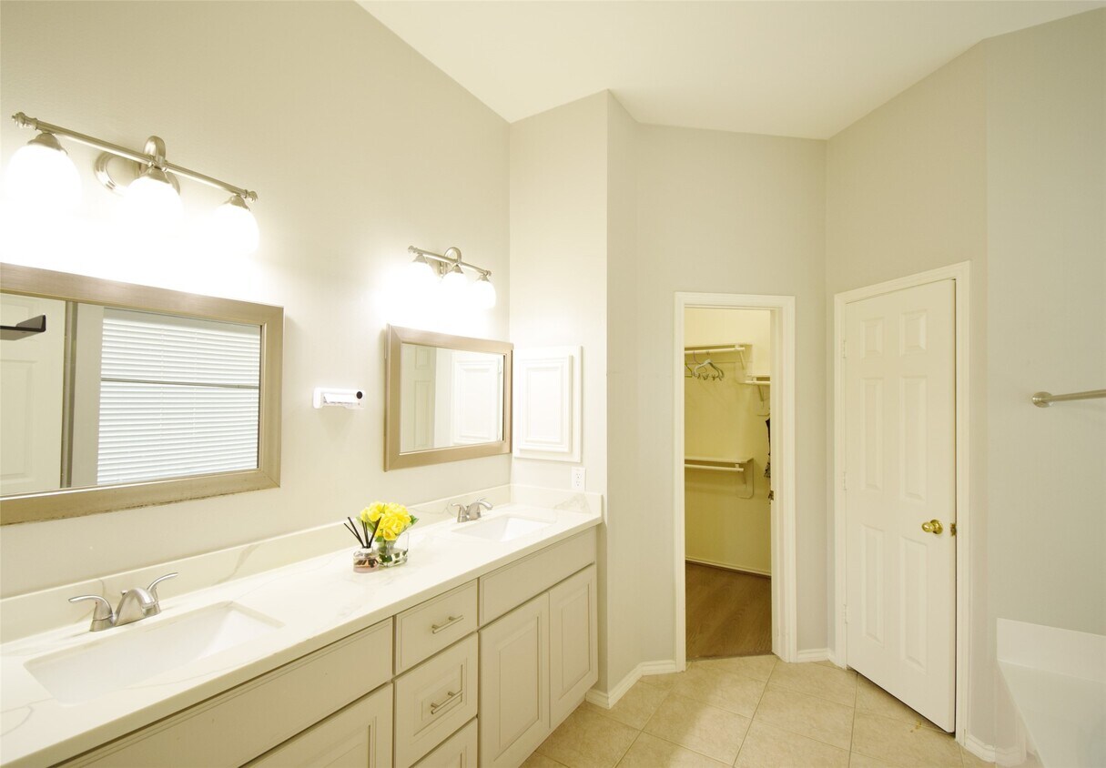 Foto principal - 3219 Summerland Dr