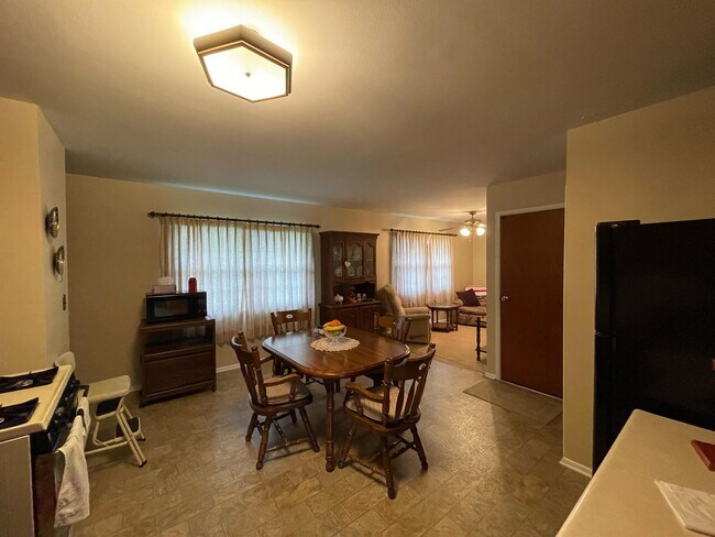 Foto del edificio - 909 Dogwood Dr