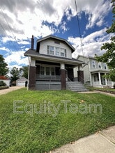 Building Photo - 3823 Drake Ave