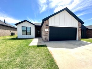 Building Photo - 611 E 14th St