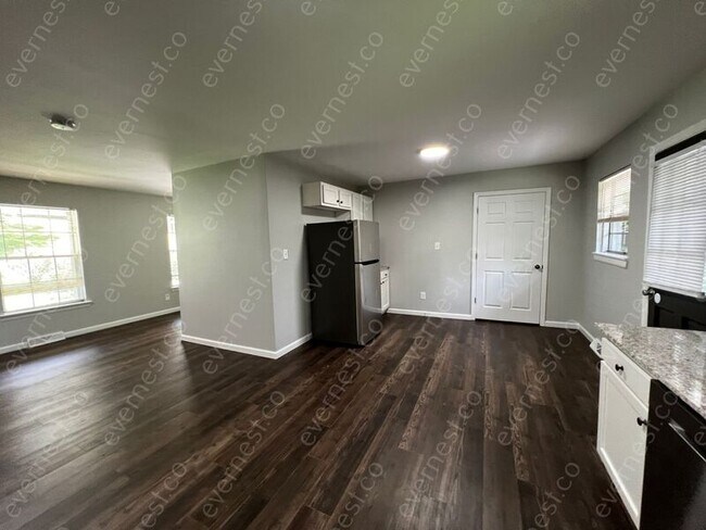 Building Photo - 222 Rebecca Dr