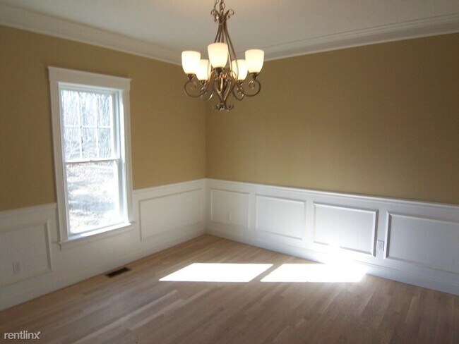Building Photo - 3 br, 2.5 bath House - 7 Auburn St
